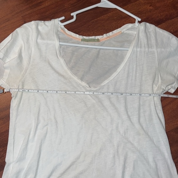 size medium alternative earth white V-neck tee - Picture 4 of 4